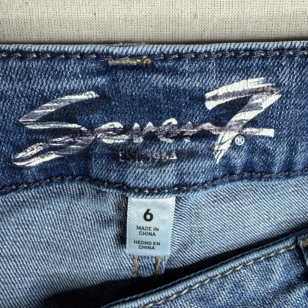 Seven7 Relaxed Bermuda Denim Shorts size 6 Blue - Picture 2 of 13